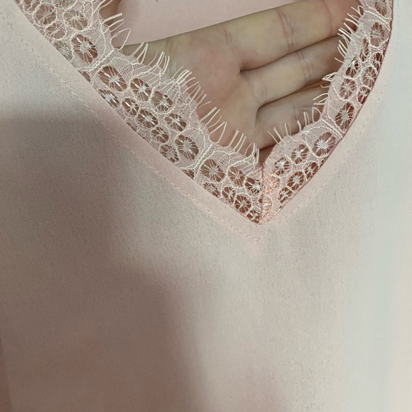 Gorgeous blush lash lace sleeveless blouse - Picture 3 of 3